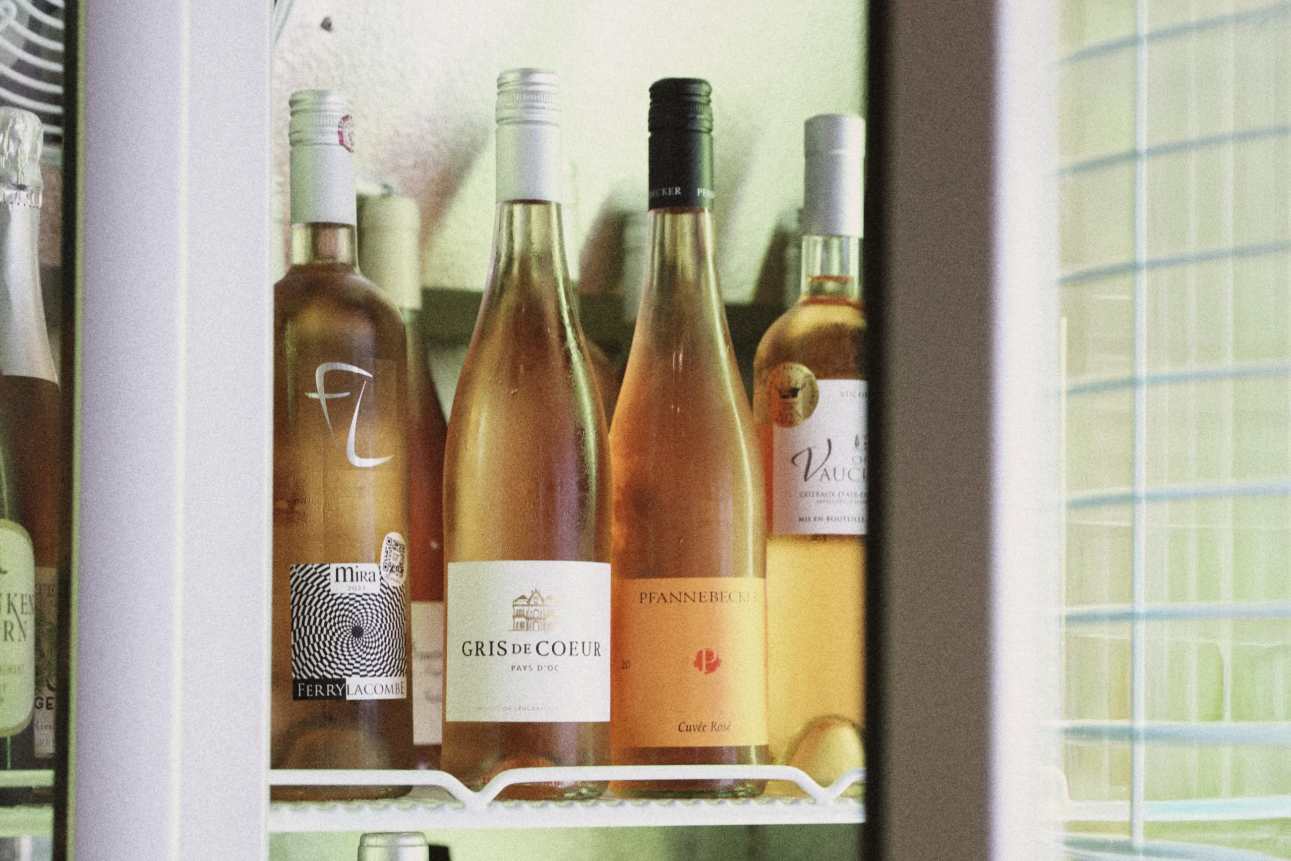 Koelkast_doorkijk_rosé_grainy_WS